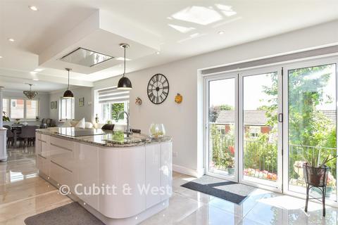 4 bedroom detached house for sale, Treetops Close, Brighton BN2