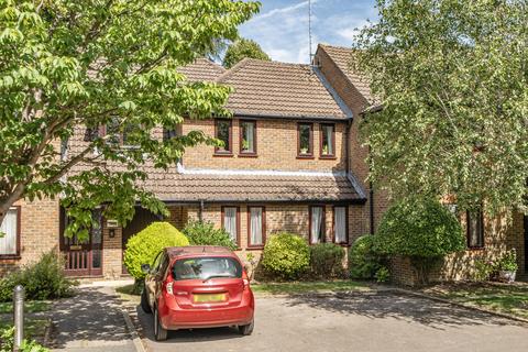 2 bedroom flat for sale, Leatherhead, Surrey, KT22