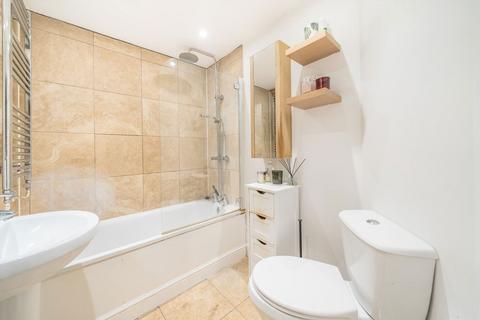 2 bedroom flat for sale, Hubert Grove, London SW9