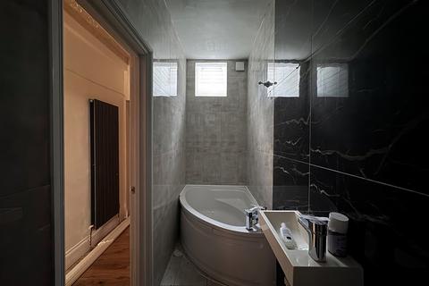 2 bedroom ground floor flat for sale, Tottenhall Road, London