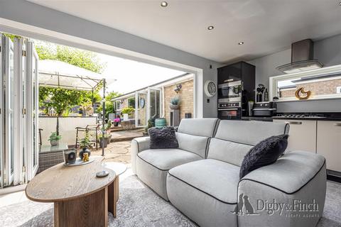 3 bedroom semi-detached house for sale, Vancouver Avenue, Radcliffe-On-Trent, Nottingham