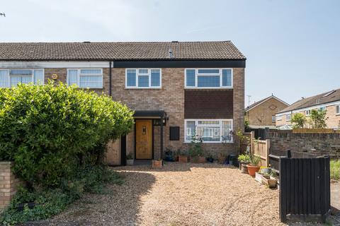 3 bedroom end of terrace house for sale, Bennett Close, Cobham, KT11