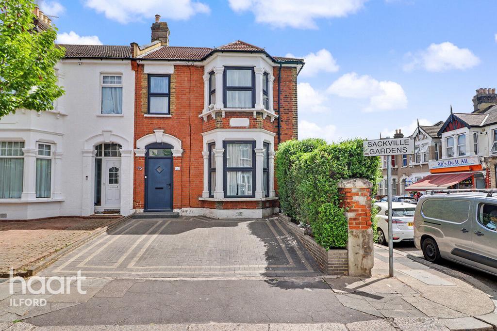 Detached house exterior, driveway
