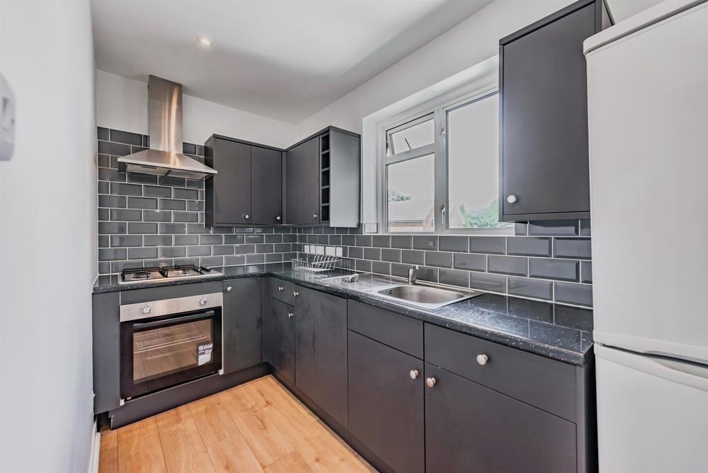 Apartment in Reigate and Banstead, Surrey - View 5