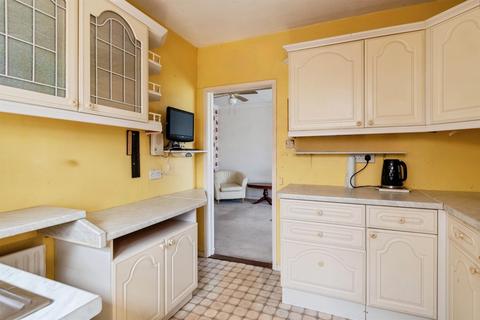 2 bedroom detached bungalow for sale, Savernake Avenue, Melksham