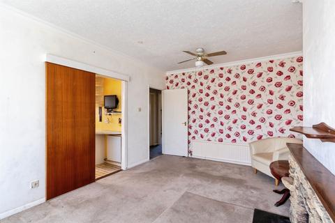 2 bedroom detached bungalow for sale, Savernake Avenue, Melksham