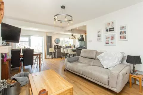 4 bedroom detached house for sale – pohled 5