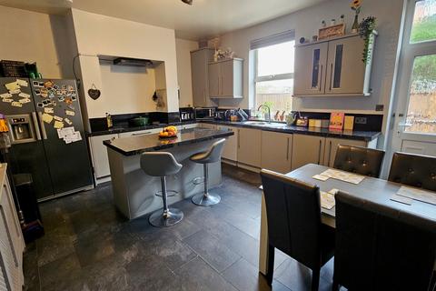 3 bedroom terraced house to rent, Flanshaw Lane, WAKEFIELD