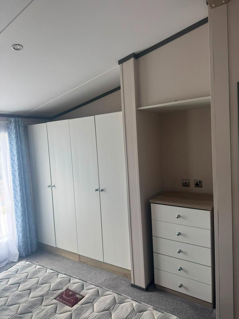 Walk-in wardrobe