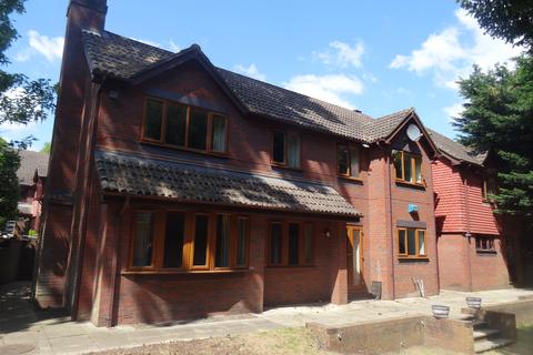 Woodview Close, Kingston Vale