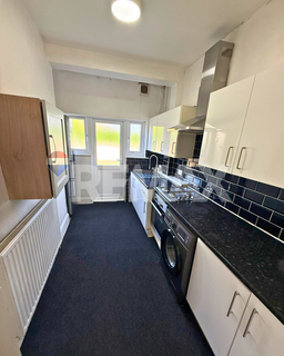 4 bedroom terraced house to rent, The Drive, Ilford IG1