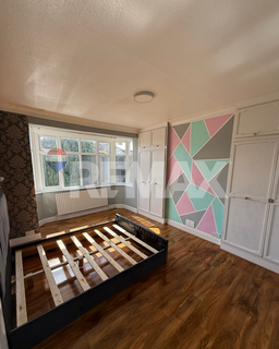 4 bedroom terraced house to rent, The Drive, Ilford IG1