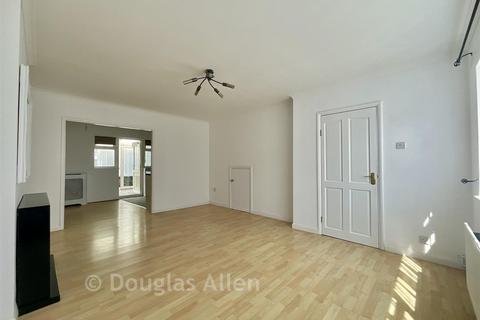 3 bedroom semi-detached house for sale, Mapleleaf Gardens, Wickford SS12