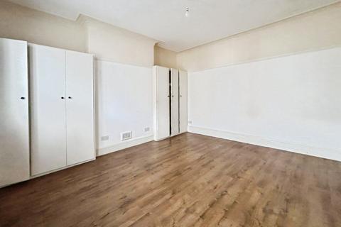 2 bedroom ground floor flat for sale, Shrewsbury Terrace, South Shields