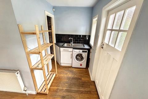3 bedroom semi-detached house to rent, Burley Hill Drive, LEEDS, LS4 2SZ
