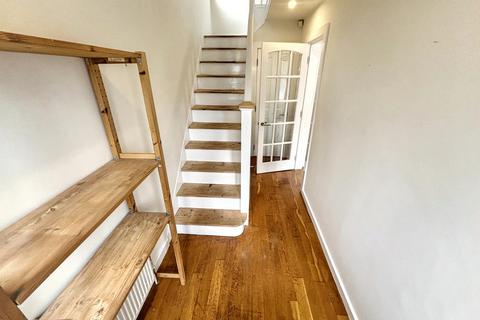 3 bedroom semi-detached house to rent, Burley Hill Drive, LEEDS, LS4 2SZ
