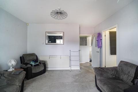 2 bedroom flat for sale, Wobourn Court, Ossett WF5