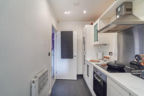 2 bedroom flat for sale, Wobourn Court, Ossett WF5