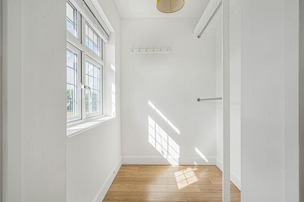 Walk-in wardrobe