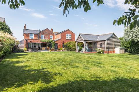 undefined, Idyllic Family Home in Stalham