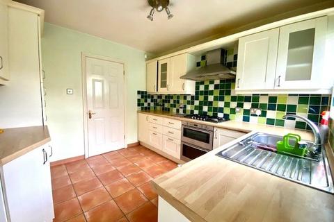 4 bedroom detached house to rent, Sir Galahad Road, Hampshire SO53