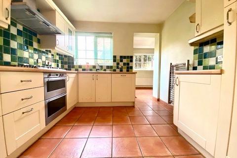 4 bedroom detached house to rent, Sir Galahad Road, Hampshire SO53