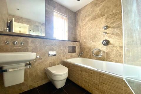 4 bedroom detached house to rent, Sir Galahad Road, Hampshire SO53