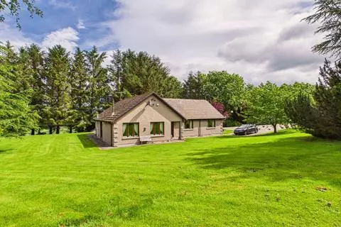 4 bedroom detached bungalow for sale