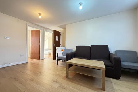 2 bedroom flat to rent, Blackberry Farm Close, Hounslow TW5