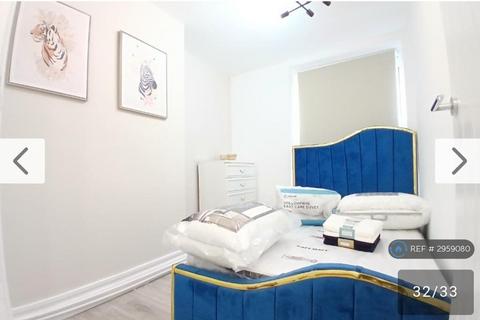 2 bedroom flat to rent, Moira House, London, SW9