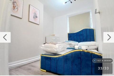 2 bedroom flat to rent, Moira House, London, SW9