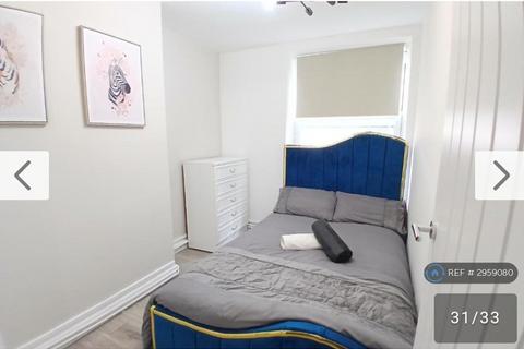 2 bedroom flat to rent, Moira House, London, SW9