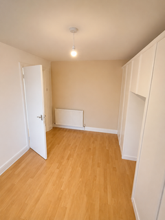 3 bedroom semi-detached house to rent, Harwood Vale, Bolton BL2