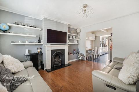 Gregory Crescent, London