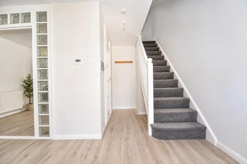 3 bedroom terraced house to rent, Northolt Avenue, Bishop's Stortford