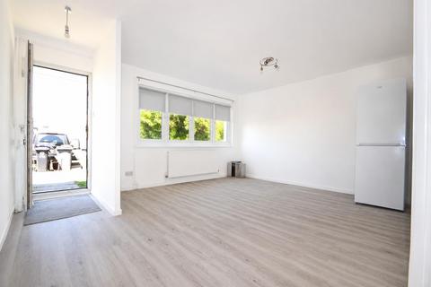 3 bedroom terraced house to rent, Northolt Avenue, Bishop's Stortford
