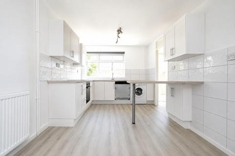3 bedroom terraced house to rent, Northolt Avenue, Bishop's Stortford