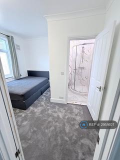 1 bedroom in a house share to rent, Frederick Place, London, SE18