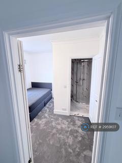 1 bedroom in a house share to rent, Frederick Place, London, SE18