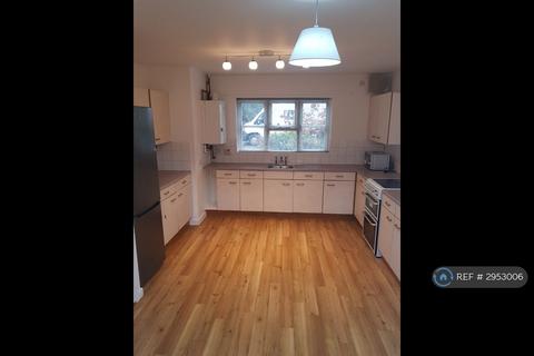 3 bedroom end of terrace house to rent, Congleton Grove, London, SE18