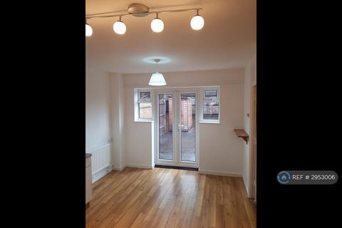3 bedroom end of terrace house to rent, Congleton Grove, London, SE18