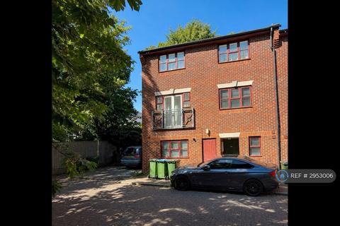 3 bedroom end of terrace house to rent, Congleton Grove, London, SE18