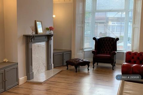 4 bedroom end of terrace house to rent, St. Helens Avenue, Swansea, SA1