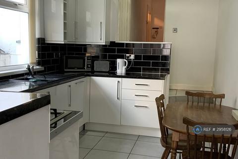 4 bedroom end of terrace house to rent, St. Helens Avenue, Swansea, SA1