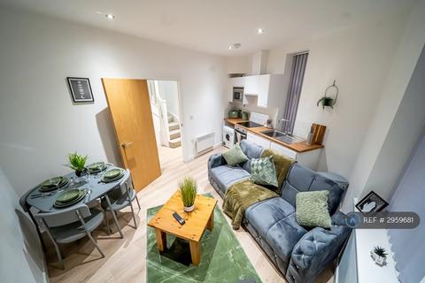 2 bed flat/apartment for rent in Newhey Road, Milnrow, Rochdale, OL16