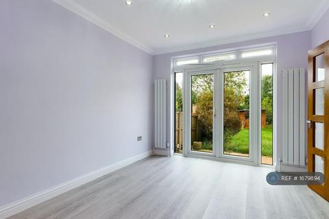 3 bedroom terraced house to rent, Eastcote Avenue, Harrow, HA2