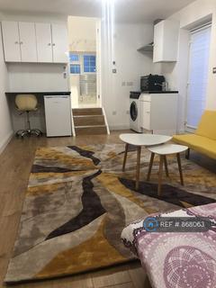 1 bedroom flat to rent, Staveley Gardens, London, W4