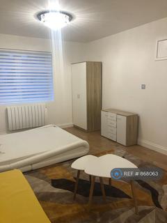 1 bedroom flat to rent, Staveley Gardens, London, W4