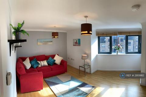 2 bedroom flat to rent, Monteagle Way, London, E5