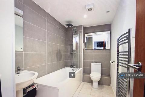 2 bedroom flat to rent, Monteagle Way, London, E5